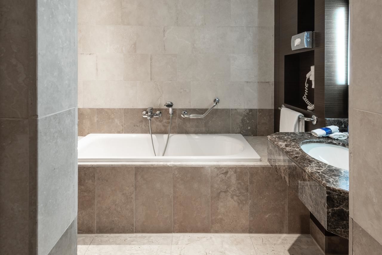 Отель Radisson Hotel Astana Нур-Султан