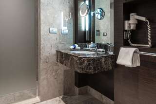 Отель Radisson Hotel Astana Нур-Султан Улучшенный номер-1
