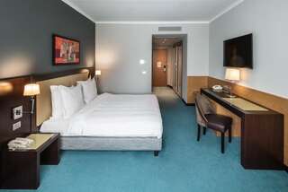 Отель Radisson Hotel Astana Нур-Султан Улучшенный номер-3